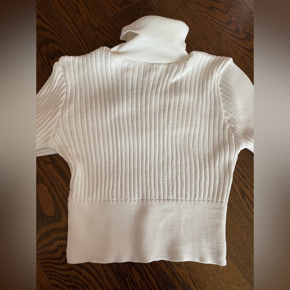 Cropped white turtleneck sweater 
Pretty Littler Thing
Size Smalll - Picture 3 of 3